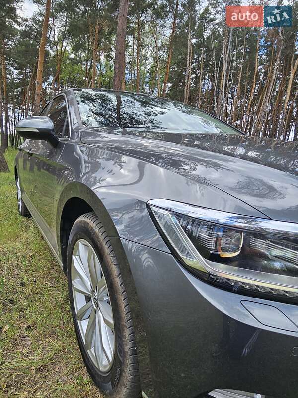 Седан Volkswagen Passat 2017 в Києві