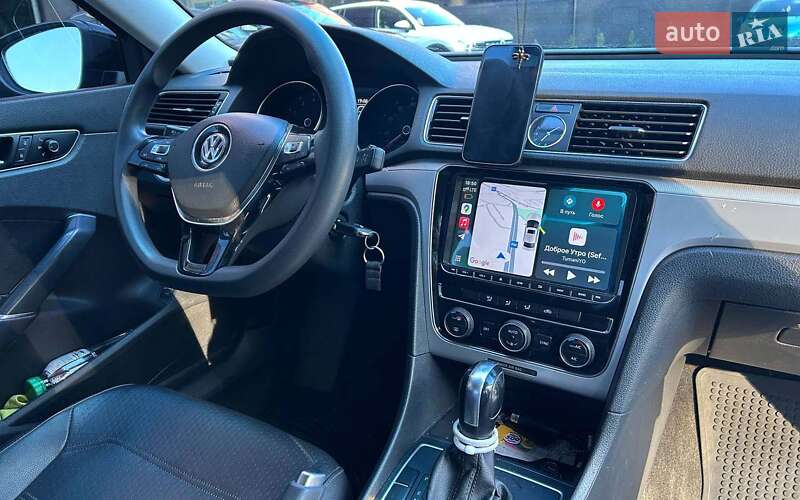 Седан Volkswagen Passat 2016 в Черновцах