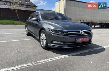 Седан Volkswagen Passat 2016 в Львове