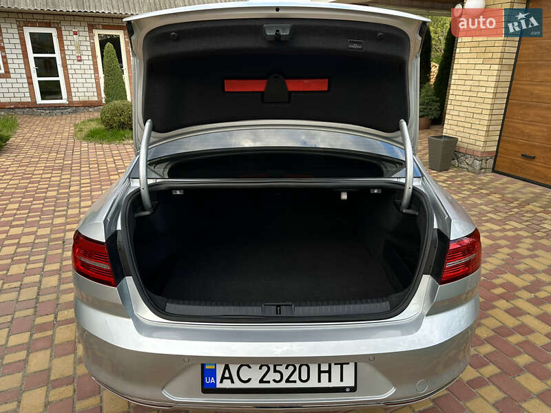 Седан Volkswagen Passat 2017 в Новой Водолаге