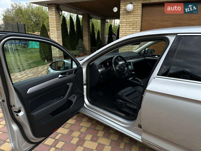 Седан Volkswagen Passat 2017 в Новой Водолаге