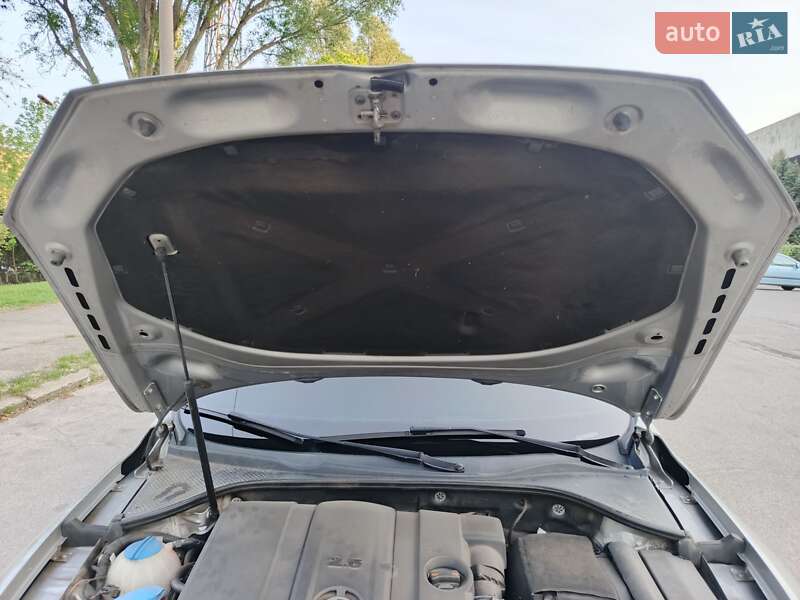 Седан Volkswagen Passat 2013 в Днепре