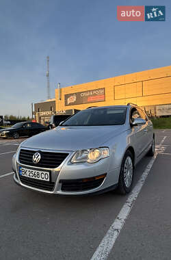 Універсал Volkswagen Passat 2010 в 