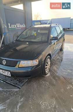 Універсал Volkswagen Passat 1998 в 