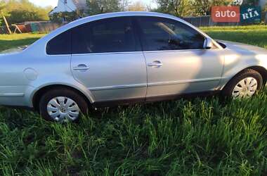Седан Volkswagen Passat 2004 в 