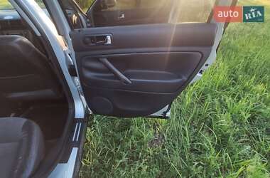 Седан Volkswagen Passat 2004 в 