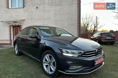 Седан Volkswagen Passat 2021 в 