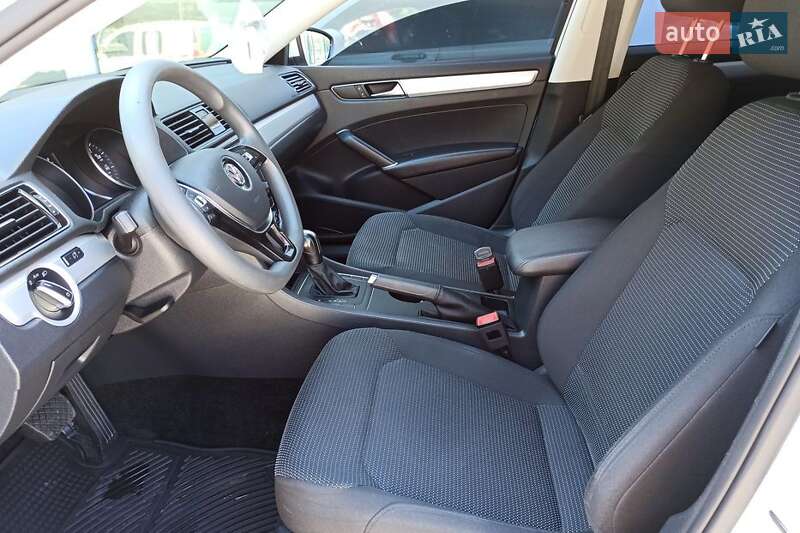 Седан Volkswagen Passat 2017 в Львове