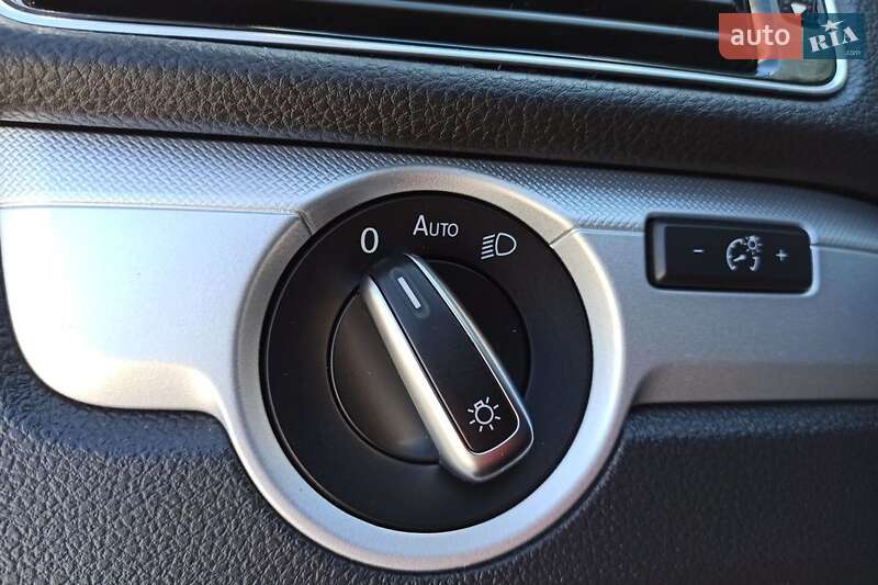 Седан Volkswagen Passat 2017 в Львове