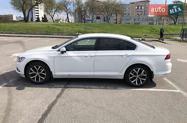 Седан Volkswagen Passat 2016 в 