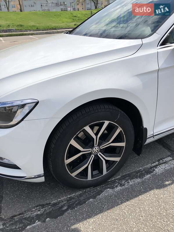 Седан Volkswagen Passat 2016 в Киеве