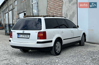 Універсал Volkswagen Passat 1998 в 