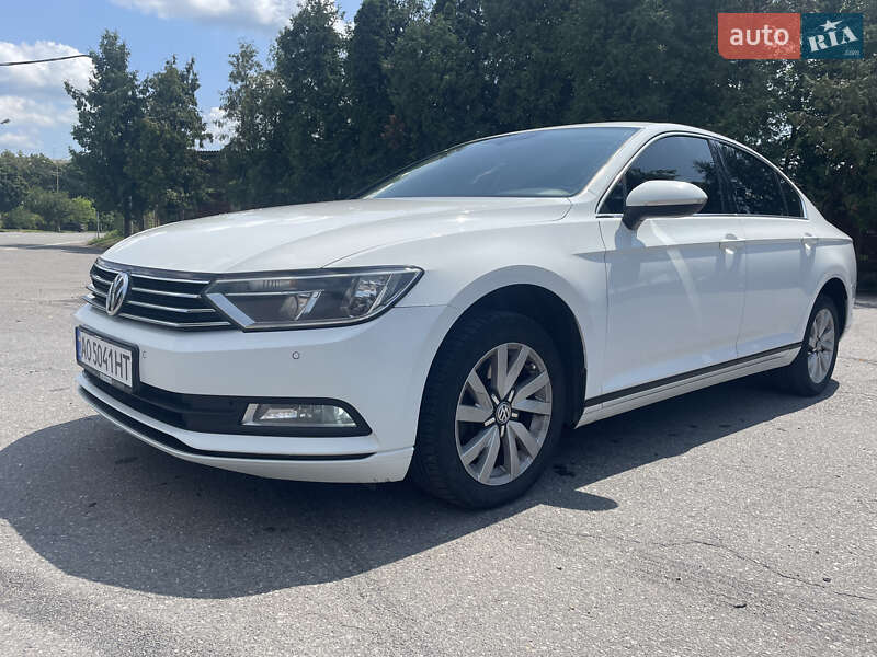 Седан Volkswagen Passat 2016 в Ужгороде