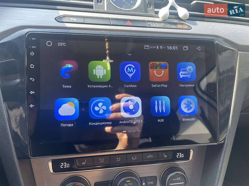 Седан Volkswagen Passat 2016 в Ужгороде