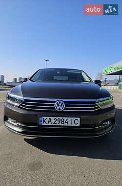 Седан Volkswagen Passat 2017 в Киеве