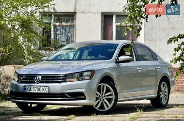 Седан Volkswagen Passat 2016 в Києві