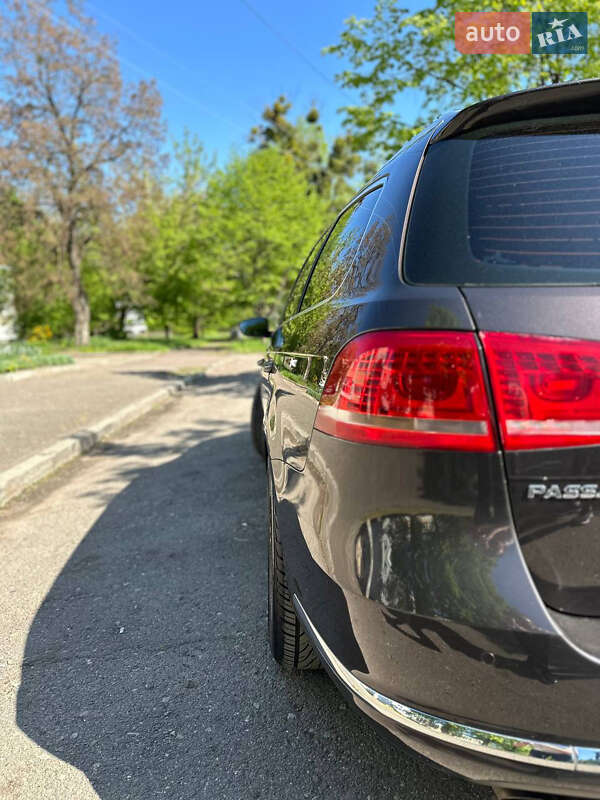 Универсал Volkswagen Passat 2011 в Калуше