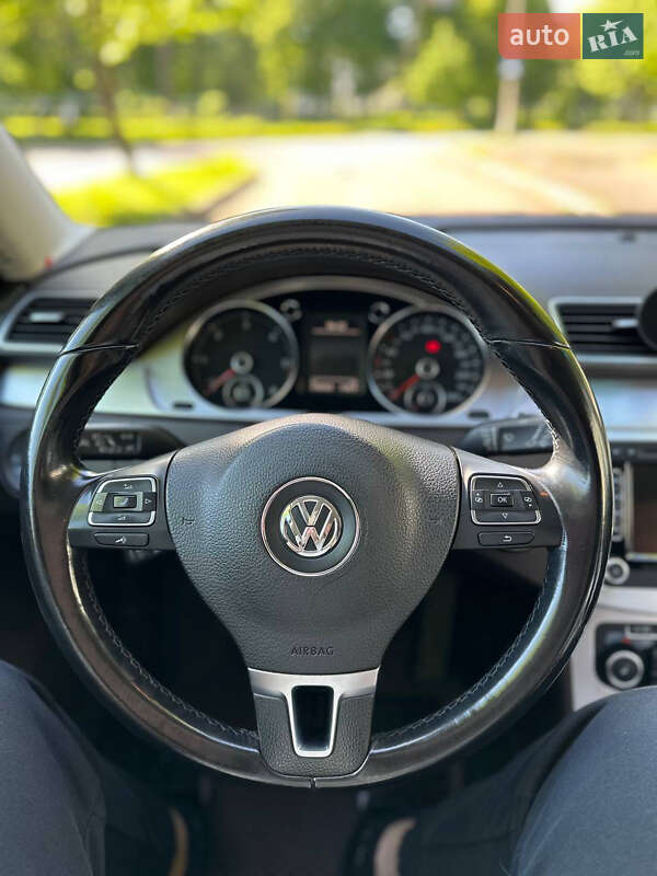 Универсал Volkswagen Passat 2011 в Калуше