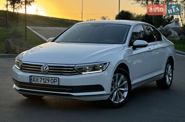Седан Volkswagen Passat 2016 в Києві