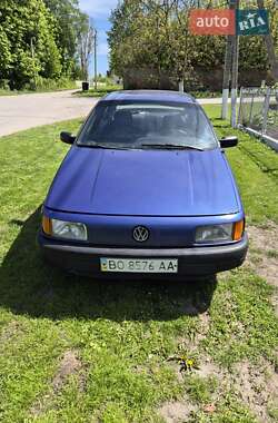 Седан Volkswagen Passat 1988 в Козове