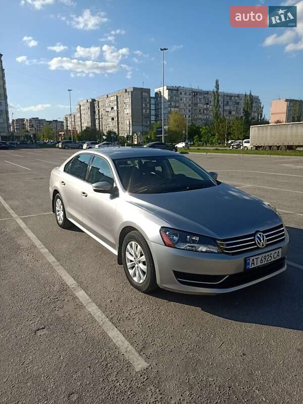 Седан Volkswagen Passat 2012 в Ивано-Франковске