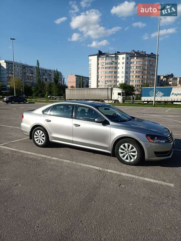 Седан Volkswagen Passat 2012 в Ивано-Франковске