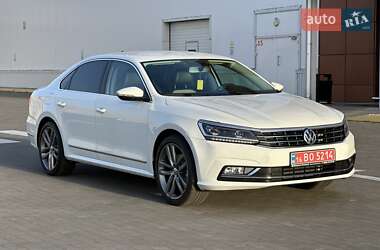 Седан Volkswagen Passat 2017 в 