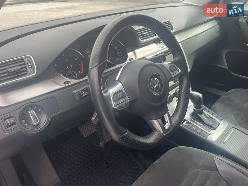 Седан Volkswagen Passat 2013 в Тернополе