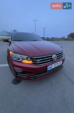 Седан Volkswagen Passat 2016 в Днепре