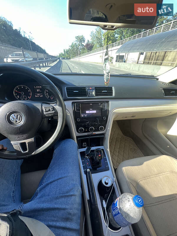 Седан Volkswagen Passat 2012 в Киеве