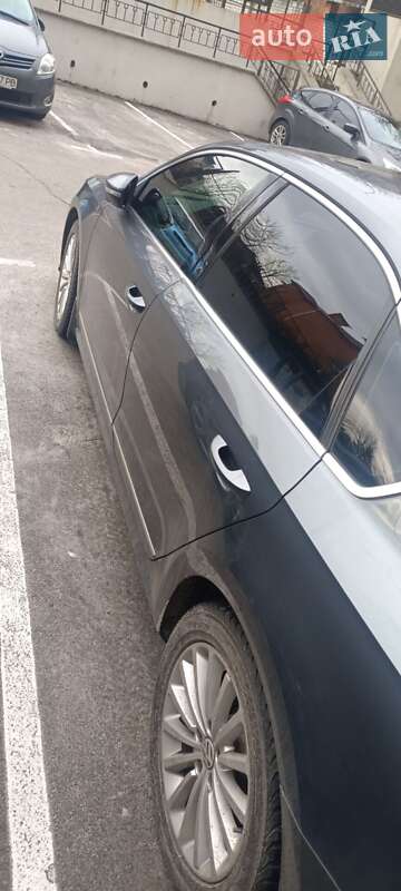 Седан Volkswagen Passat 2016 в Киеве