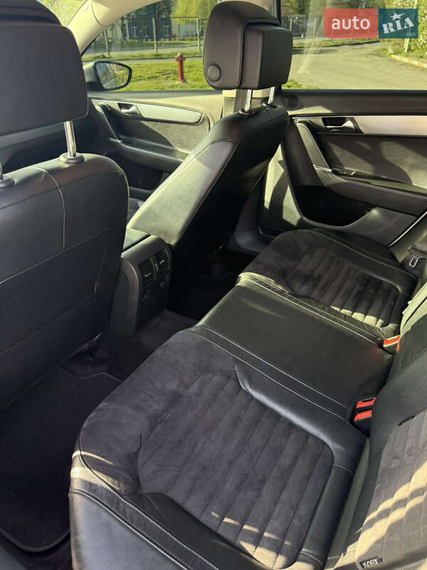 Седан Volkswagen Passat 2013 в Ирпене