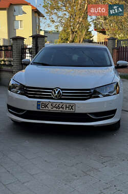 Седан Volkswagen Passat 2014 в Луцьку