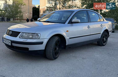 Седан Volkswagen Passat 1997 в Запорожье