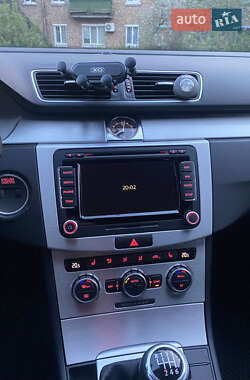 Универсал Volkswagen Passat 2012 в 