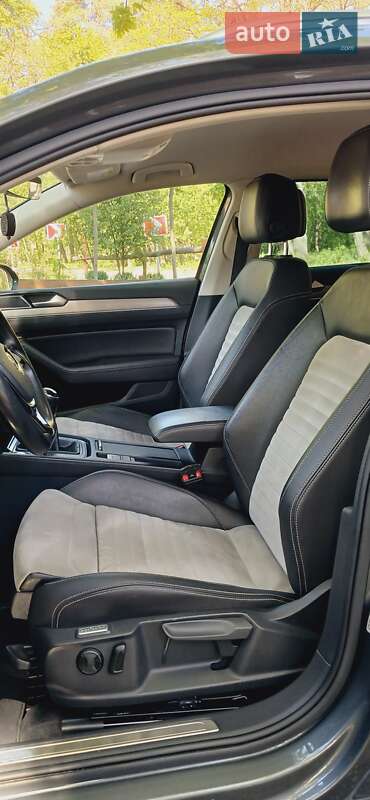 Универсал Volkswagen Passat 2016 в Киеве