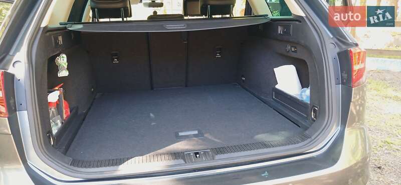 Универсал Volkswagen Passat 2016 в Киеве