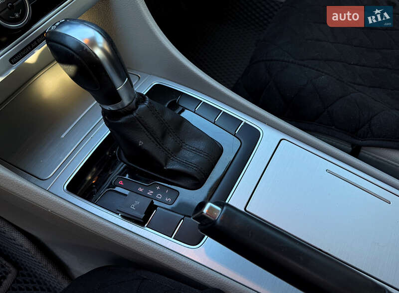 Седан Volkswagen Passat 2012 в Києві