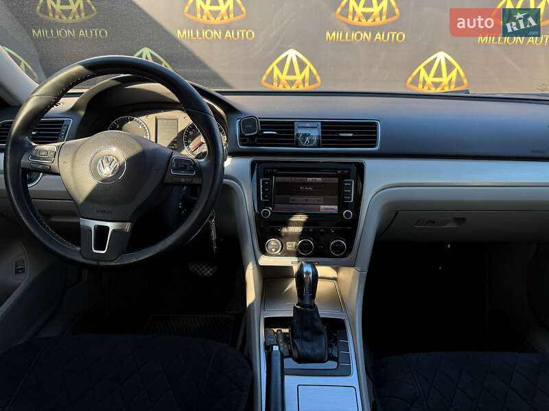 Седан Volkswagen Passat 2012 в Києві