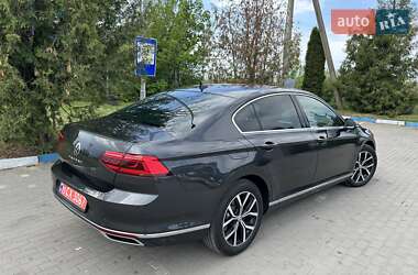 Седан Volkswagen Passat 2022 в 