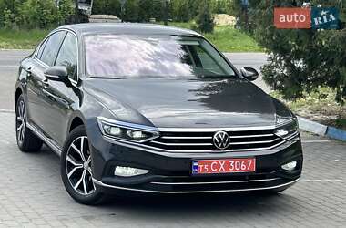 Седан Volkswagen Passat 2022 в 