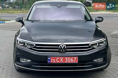 Седан Volkswagen Passat 2022 в 