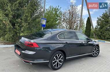 Седан Volkswagen Passat 2022 в 