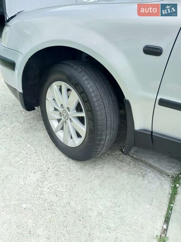 Седан Volkswagen Passat 1997 в Делятине