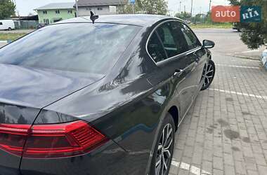 Седан Volkswagen Passat 2022 в 