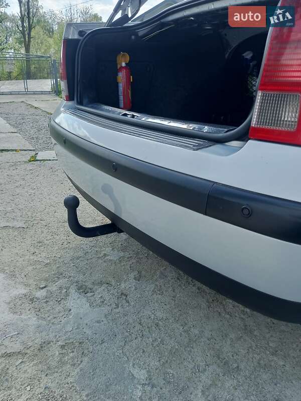 Седан Volkswagen Passat 1997 в Делятине