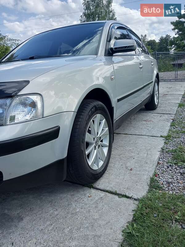Седан Volkswagen Passat 1997 в Делятине