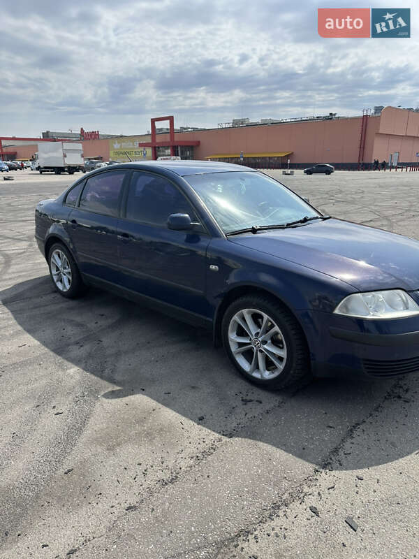 Седан Volkswagen Passat 2003 в Києві