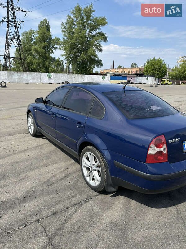 Седан Volkswagen Passat 2003 в Києві