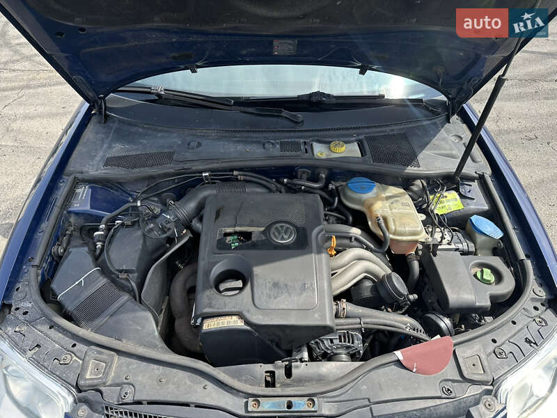 Седан Volkswagen Passat 2003 в Києві